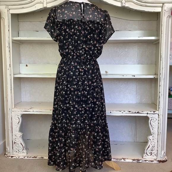 Romantic Floral Dress - Picture 3 of 9